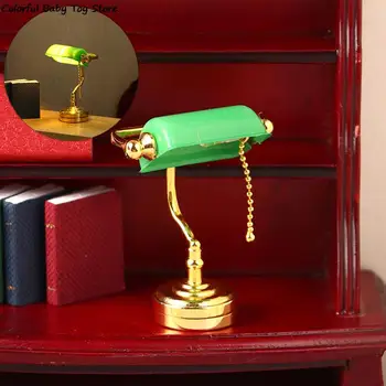 1:12 Lėlių namelio miniatiūrinė stalinė lempa LED lempa Žalia paštininko šviesos apšvietimas Namų baldų modelis Dekoras Žaislinių lėlių namų aksesuarai