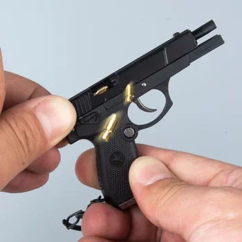 1PCS 1: 3 Mini Alloy QSZ92 pistoletas Raktų pakabukas Žaislai nuimamas metalinis pistoletas Žaislas Kūrybinės dovanos (mėtantis apvalkalą) (negalima šaudyti)