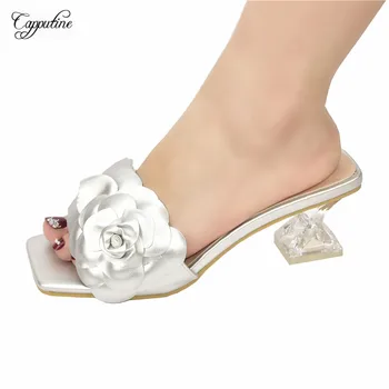 Fashion Silver Moteriški batai Elegantiški itališko dizaino moteriški aukštakulniai Šlepetės su gėlių pompomis Summer Femme Pantoufles 10-2 7cm