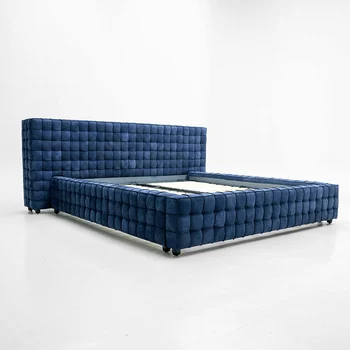Itališka matinė pilna odinė lova Pull Buckle Dvigulė pagrindinė miegamojo lova Aukštos klasės elegantiška postmoderni vila aukščiausios klasės dizaineris