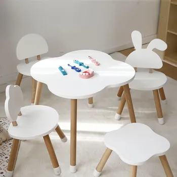 Karštas išpardavimas Šiaurės šalių mediniai vaikų baldai Studijų stalas ir kėdė Animacinio filmo forma Darželio vaikų mokomojo stalo komplektas vaikams