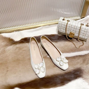 Normal Leather Casual Ladies Summer Avalynė Pearl Wedding Bride Shoe White Lowkulel Elegantiški batai moterims 2023 39 On Offer A