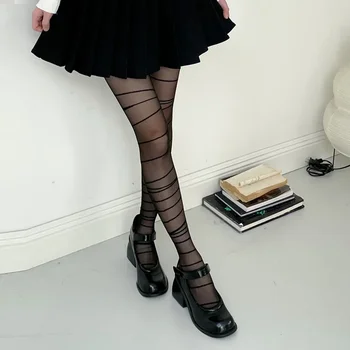 Seksualus moterų apatinis trikotažas Netaisyklingo dryžuoto rašto pėdkelnės Pėdkelnės Y2k Merginos Punk gotikinio stiliaus Balta juoda šlaunys Aukštos ilgos kojinės